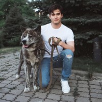 Ia memamerkan gaya hidup mewahnya di Instagram yang kini telah memiliki followers lebih dari 800 ribu. Kebanyakan followersnya datang dari kaum Hawa. Foto: Instagram