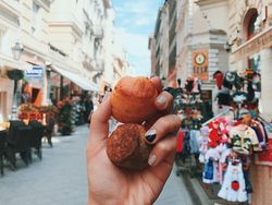 Instagramer Ini Punya Cara Keren Pamer Keliling Dunia