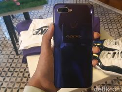 Melihat dari Dekat OPPO F9 Starry Purple, Si Ungu yang Cantik