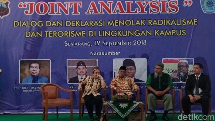 Abu Tholut Bicara ISIS di Depan Mahasiswa Unimus