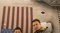 Inilah Yusaku Maezawa, turis pertama di dunia yang akan pelesiran ke bulan. Pria berkebangsaan Jepang ini akan terbang dengan roket Space-X milik Elon Musk (Instagram/@yusaku2020)