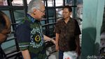 Gaya Mendag Makan Tahu Langsung dari Pabrik