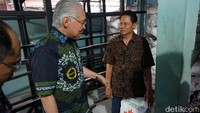 Sebagai informasi kedelai Indonesia secara keseluruhan diimpor dari berbagai negara. Sebagian besar dari Amerika Serikat. Kedelai untuk produksi tempe di Indonesia secara keseluruhan menggunakan bahan baku impor. Pada Maret 2017 jumlah impor komoditas ini sebanyak 207,8 ribu ton dengan nilai US$ 92,6 juta. 