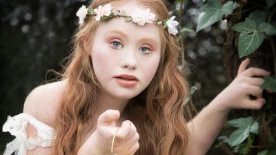 Liburannya Model Down Syndrom Cantik, Madeline Stuart