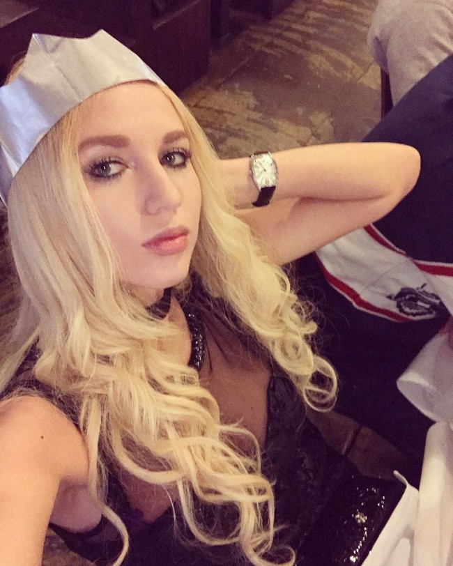 Wanita yang kerap pamer foto seksi di Instagram itu adalah model lingerie. Dia menduga menjadi target pembunuhan dari antek-antek Putin karena ayahnya adalah mantan militer di bawah kekuasan sang presiden.  Foto: Instagram