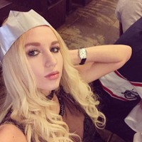 Wanita yang kerap pamer foto seksi di Instagram itu adalah model lingerie. Dia menduga menjadi target pembunuhan dari antek-antek Putin karena ayahnya adalah mantan militer di bawah kekuasan sang presiden.  Foto: Instagram