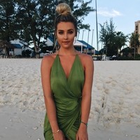 Hingga saat ini Tina belum merespon perihal DM yang dikirimkan Fellaini maupun postingan kekasihnya yang mempermalukan sang bintang sepakbola di Instagram. Foto: Instagram/@tinastinnes