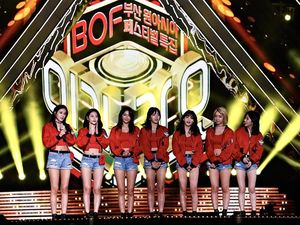 Petjah! AOA Ikut Meriahkan Penutupan Asian Para Games