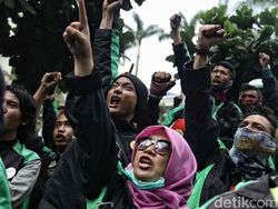 Ratusan Driver Ojek Online Geruduk Kantor Grab