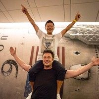 Sudah kenal Yusaku Maezawa? Belakangan namanya ramai diberitakan setelah SpaceX, perusahaan transportasi ruang angkasa besutan Elon Musk, mengumumkan Yusaku sebagai penumpang pertamanya ke bulan. Di negeri asalnya, Jepang, Yusaku sukses merintis bisnis fashion bernama Zozotown. (Foto: Instagram/@yusaku2020)