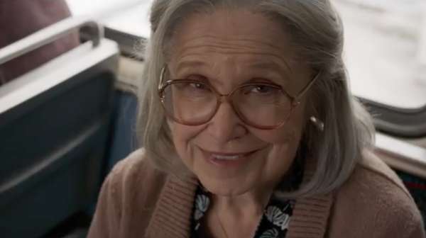 Duh, Captain Marvel Pukul Nenek-nenek di Bus Duh, Captain Marvel Pukul Nenek-nenek di Bus