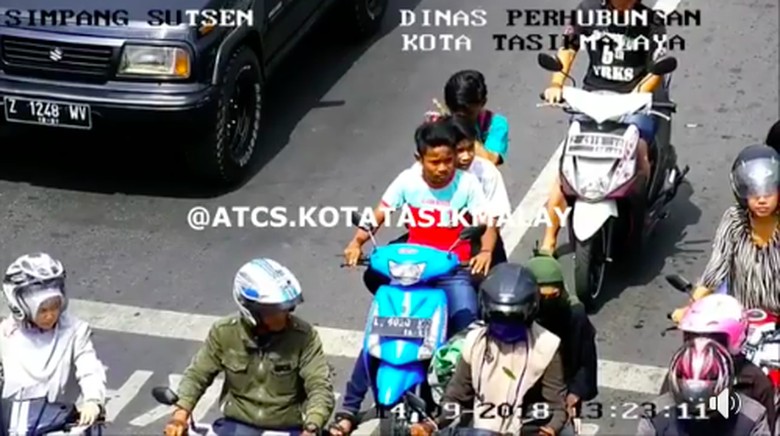 Pelanggaran lalu lintas di jalanan Foto: dok. Facebook Anwar Pelanggaran lalu lintas di jalanan Foto: dok. Facebook Anwar