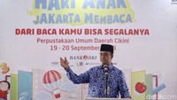 Gubernur DKI Jakarta Anies Baswedan tampak hadir memberi sambutan dalam acara tersebut. Dalam sambutannya Anies mengapresiasikan pertunjukkan yang ditampilkan oleh anak-anak itu.
