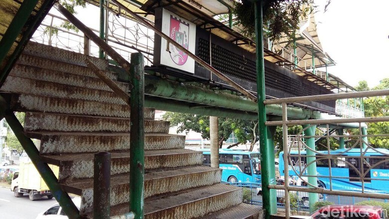 Pemkot Perbaiki JPO Karatan di Pekanbaru yang Telan Korban Jiwa Pemkot Perbaiki JPO Karatan di Pekanbaru yang Telan Korban Jiwa