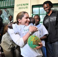 Putri Haya bukan hanya cantik secara fisik tapi juga hatinya. Dia dikenal aktif melakukan kegiatan kemanusiaan. Pada 2007, dia didapuk sebagai pimpinan dari International Humanitarian City, salah satu gudang terbesar untuk berbagai bantuan kemanusiaan yang isinya disebarkan ke seluruh dunia untuk membantu mereka yang membutuhkan. Foto: Facebook