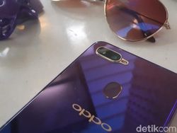 Melihat dari Dekat OPPO F9 Starry Purple, Si Ungu yang Cantik