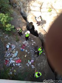 Hindari Kecelakaan, Pemotor asal Bondowoso Jatuh ke Jurang 10 Meter