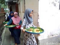 Pembuatan Bubur Asyura Jadi Prosesi Buka Luwur Makam Sunan Kudus
