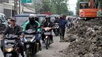 Bikin Macet! Ini Penampakan Proyek Saluran Air di Jembatan Lima