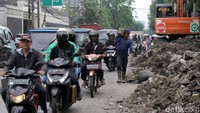 Proyek saluran air di wilayah Jembatan Lima menambah sumber kemacetan baru di wilayah Jakarta Barat, Rabu (19/9/2018).