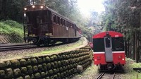 Para wisatawan bisa menghabiskan waktu di berbagai pemberhentian, seperti di Beimen dan Stasiun Jhuchi (Liao Yuan-chiao/CNN Travel)
