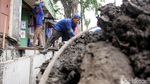 Bikin Macet! Ini Penampakan Proyek Saluran Air di Jembatan Lima
