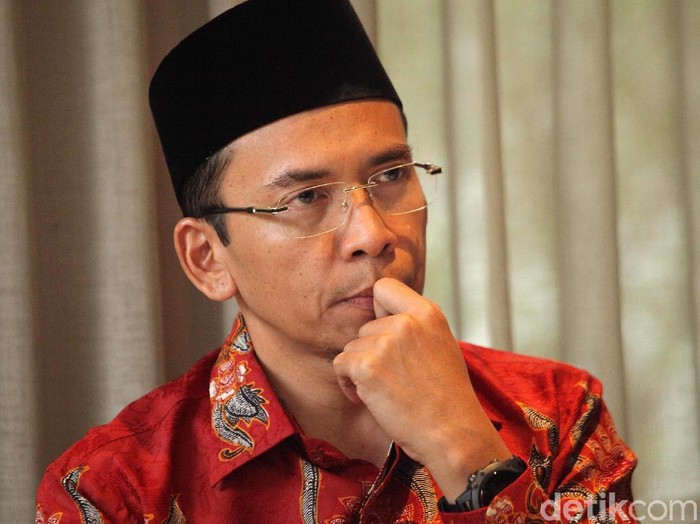 Eks Gubernur NTB, TGH Zainul Majdi atau Tuan Guru Bajang (TGB), angkat bicara tentang pemberitaan salah satu media nasional yang memuat dugaan dirinya menerima gratifikasi terkait divestasi saham PT Newmont Nusa Tenggara. TGB menepis tuduhan itu dalam jumpa pers di sebuah restoran di Jl Pakubowono VI, Kebayoran Baru, Jakarta Selatan, Rabu (19/9/2018).