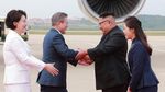 Foto: Pelukan Hangat Kim Jong Un dan Presiden Korsel