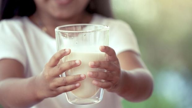 4 Perbedaan Susu Pasteurisasi dan Susu UHT