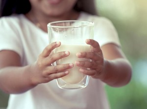 Benarkah Minum Susu Bisa Sebabkan Obesitas?