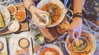 Plesir ke Meksiko, Mega tak melewatkan makanan khasnya. Ia mencicip beberapa kudapan khas Meksiko. Gimana ya rasanya? Foto: instagram mega gumelar
