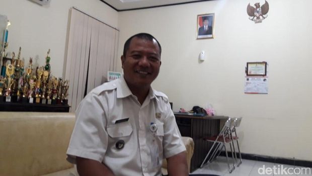 Lurah Jatimulya Charles Mardianus