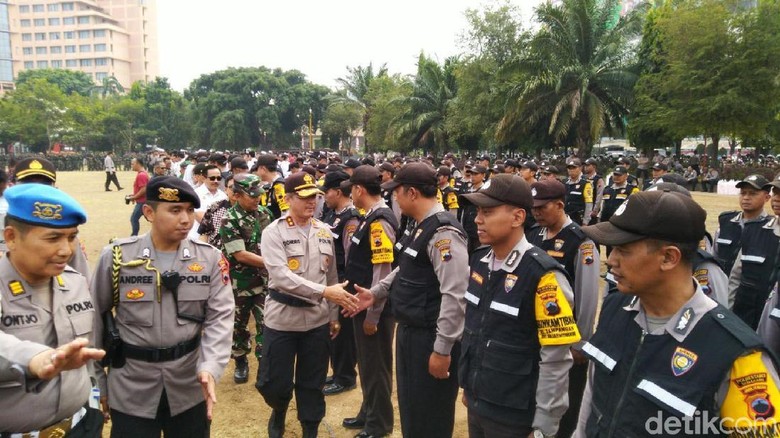 Kapolda Jateng Ingatkan Sanksi Bagi Anggota Yang Tidak Netral Kapolda Jateng Ingatkan Sanksi Bagi Anggota Yang Tidak Netral