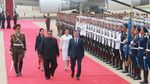 Foto: Pelukan Hangat Kim Jong Un dan Presiden Korsel