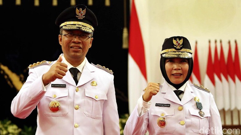 Jokowi Minta Gubernur NTB Selesaikan Rekonstruksi Rumah Korban Gempa Jokowi Minta Gubernur NTB Selesaikan Rekonstruksi Rumah Korban Gempa