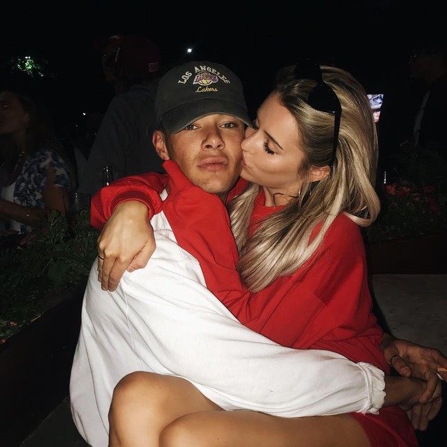 Apes bagi Fellaini, kini pesan teksnya itu tersebar di dunia maya dan jadi viral. Adalah Jackson Mawhinney, kekasih Tina yang tidak diterima kekasihnya dirayu pria lain. Foto: Instagram/@tinastinnes