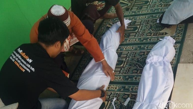 Jasad Mak Anih Penghafal Alquran Tetap Utuh Saat Makamnya Dibongkar Jasad Mak Anih Penghafal Alquran Tetap Utuh Saat Makamnya Dibongkar