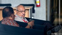 Dipanggilnya Mekeng untuk mengklarifikasi beberapa hal oleh penyidik KPK terkait proyek PLTU Riau-1.