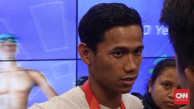 Jendi Pangabean memastikan medali emas kedua Indonesia dari cabang para swimming. (CNN Indonesia/Andry Novelino)