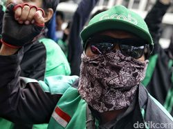 Ratusan Driver Ojek Online Geruduk Kantor Grab