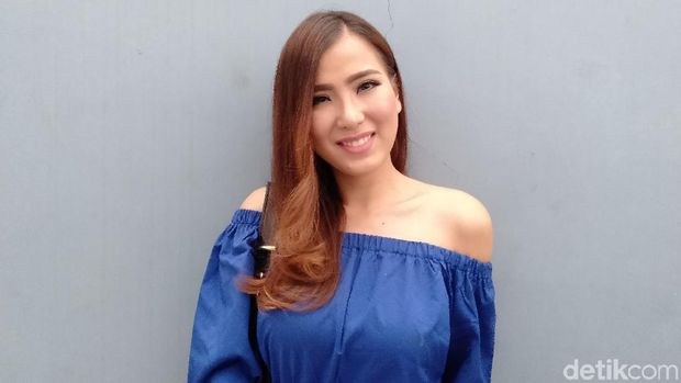 Angela Tee