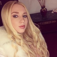 Dia berencana tinggal di Inggris. Sebelum menemukan tempat tetap. Anna dan sang suami Alex King menginap di salah satu villa perkebunan di Salisbury.  Foto: dok. Instagram (@missannawebb)