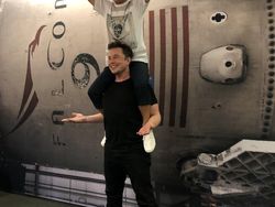 Potret Si Kurus yang Ditunjuk Elon Musk Pergi ke Bulan