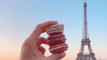 Macarons dan Menara Eifel. Foto: instagram.com/girleatworld/