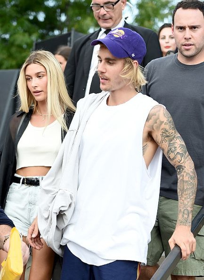 Pasanga lain yang cukup bikin heboh tahun ini adalah Justin Bieber dan Hailey Baldwin. Mereka memutuskan untuk menikah di usia yang terbilang muda. Adalah ayah Hailey, aktor Stephen Baldwin, yang memperkenalkan putrinya pada Justin di acara Grammy 2009 lalu. (Foto: Getty Images)