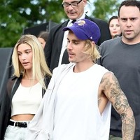 Pasanga lain yang cukup bikin heboh tahun ini adalah Justin Bieber dan Hailey Baldwin. Mereka memutuskan untuk menikah di usia yang terbilang muda. Adalah ayah Hailey, aktor Stephen Baldwin, yang memperkenalkan putrinya pada Justin di acara Grammy 2009 lalu. (Foto: Getty Images)