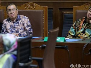Ayah-Anak Asrun-Adriatma Dituntut 8 Tahun Bui di Kasus Suap