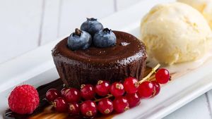 Sore Ini Enaknya Ngemil Choco Lava Cake yang Lumer Legit