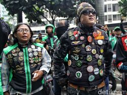 Ratusan Driver Ojek Online Geruduk Kantor Grab