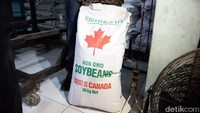 Jika dirinci berdasarkan negara asal, Indonesia mengimpor kedelai paling besar dari Amerika Serikat dengan 238,8 ribu ton setara US$ 106,4 juta. Kemudian, berasal dari Kanada dengan volume 2.076 ton yang nilainya US$ 970,6 ribu. Lalu Malaysia sebanyak 738,7 ton dengan nilai US$ 387,9 ribu. 